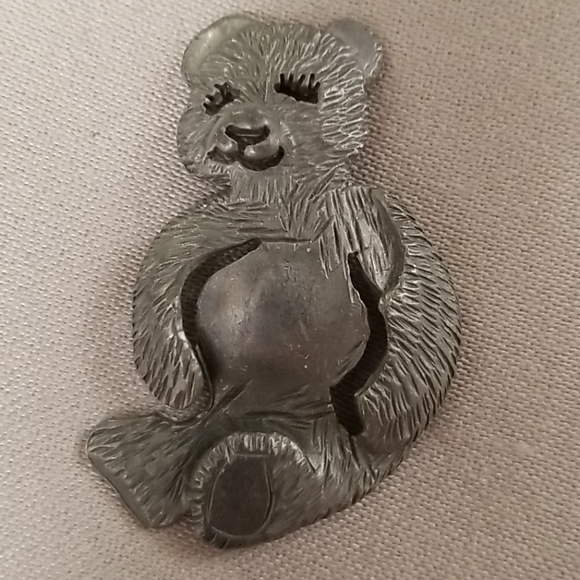 Pewter BEAR pin - Picture 1 of 3
